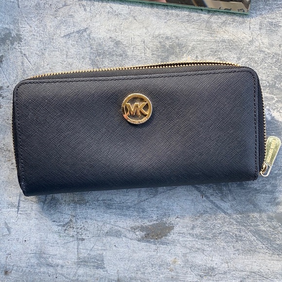 Michael Kors Wallet - Picture 1 of 3